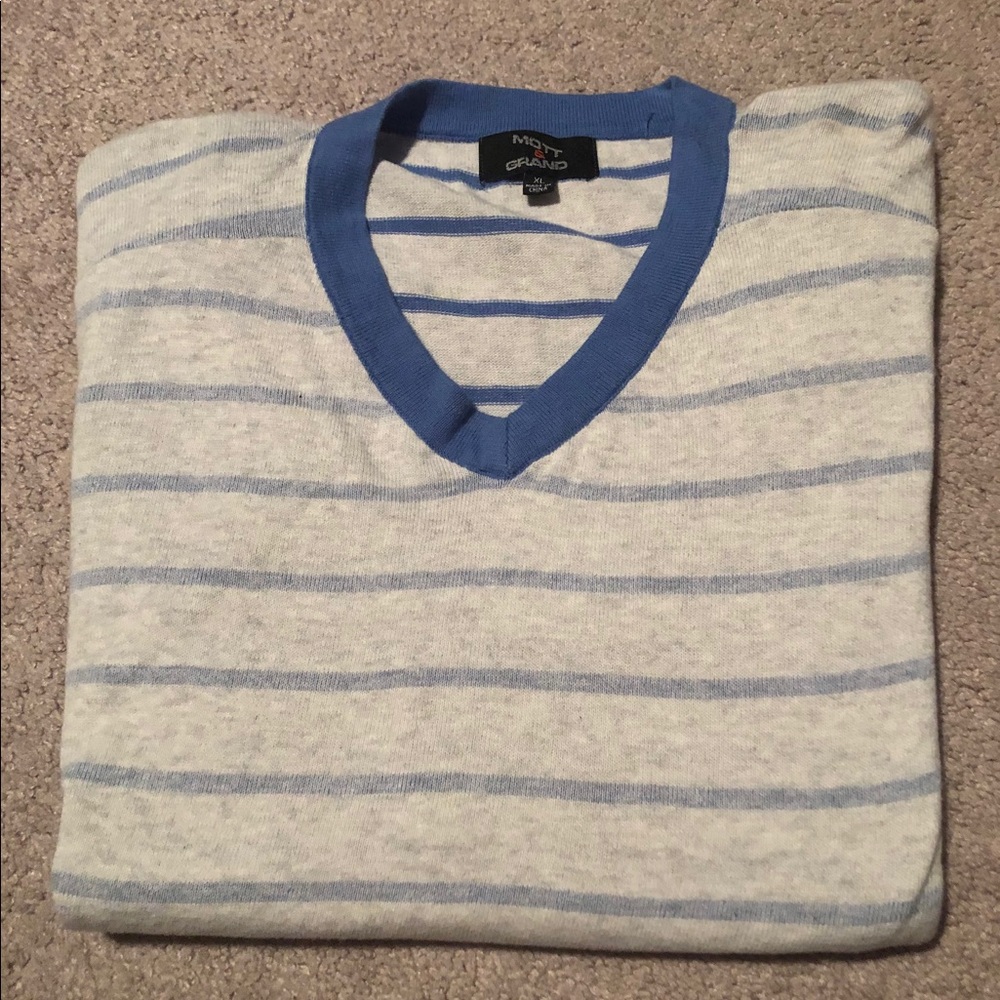 Mens Grey/blue striped lightweight sweater.